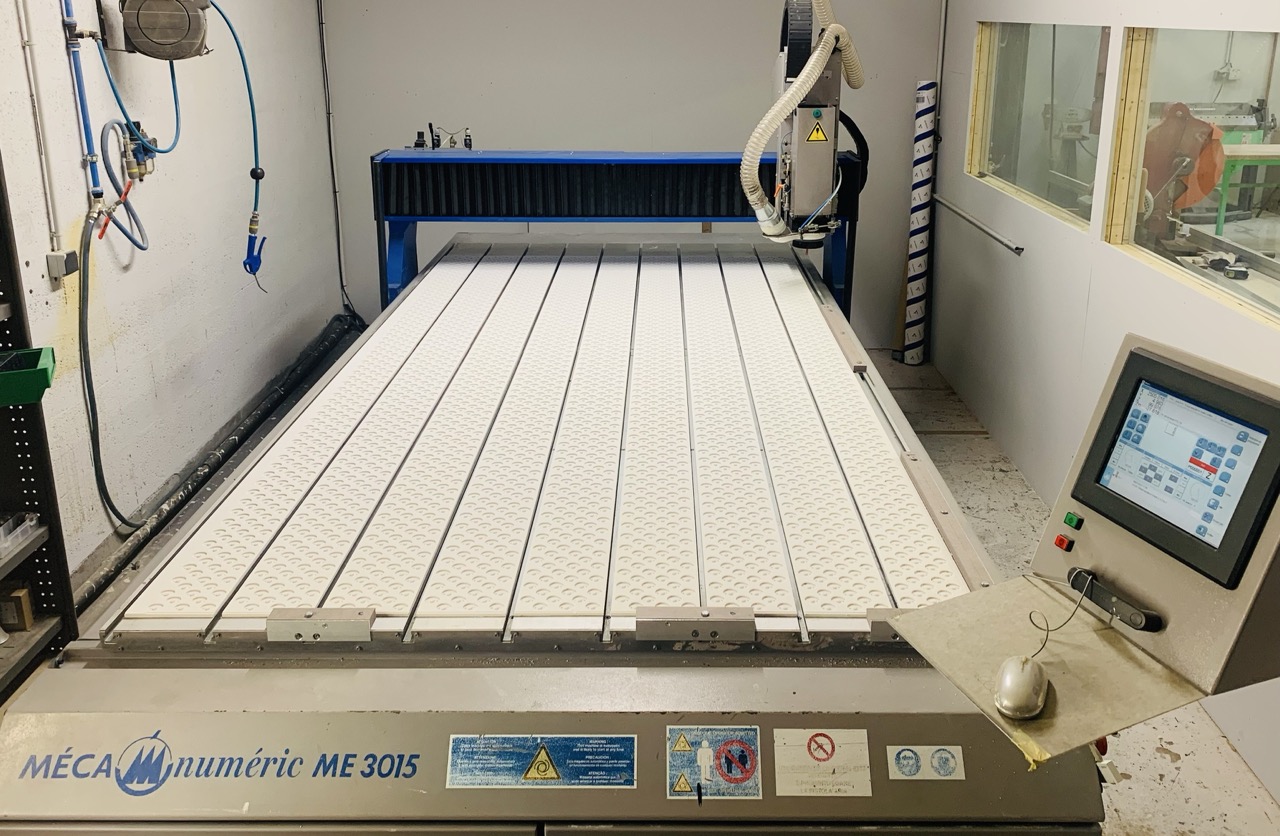 Méca numéric ME 3015, an industrial CNC machine, 5-meters long.  