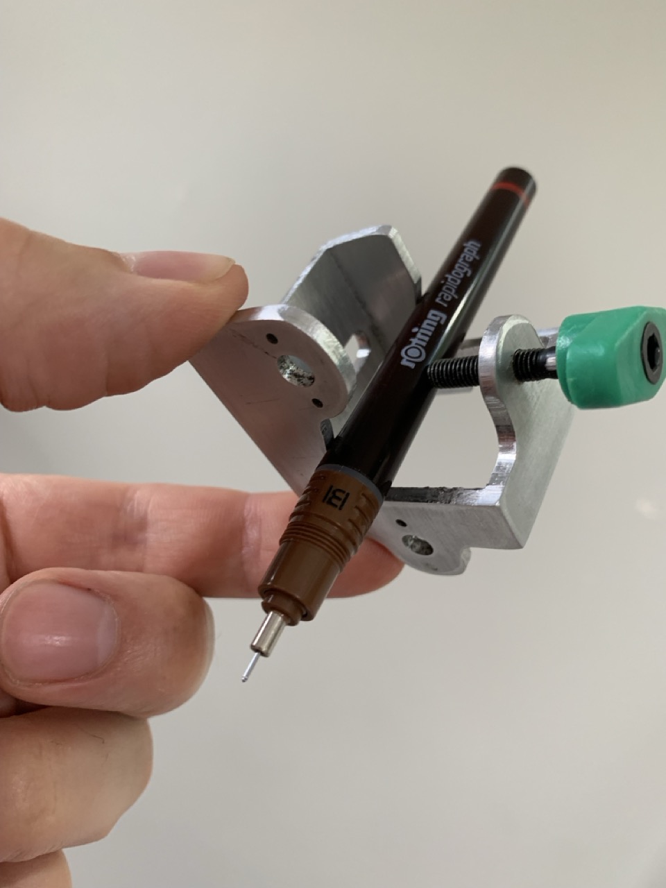 Making of a carriage for a pen handler to put in the CNC spindle